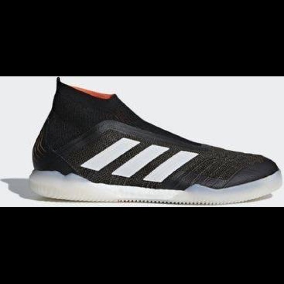 laceless indoor football boots